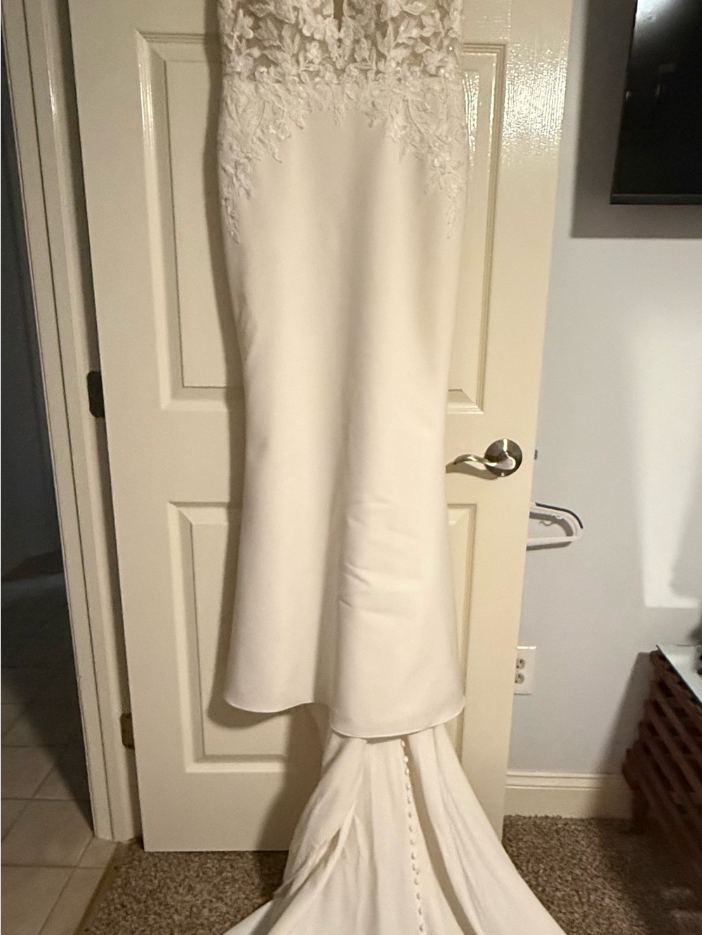 Allure Bridals Ivory Lace Bodice Mermaid Wedding Dress